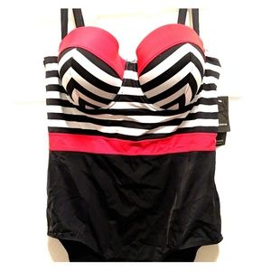 Torrid swimsuit size 2 (plus size 18)